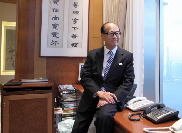 首富李嘉誠的辦公室不奢華，但＊＊經典