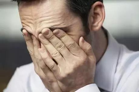 震驚！辦公室里99%都得了這個病，不及時解決危害一生！